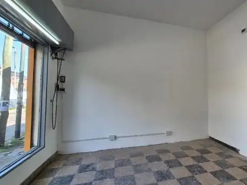 Local en Alquiler en Villa Lynch, $ 600.000
