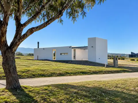 Casa 3 ambientes con 2 baños