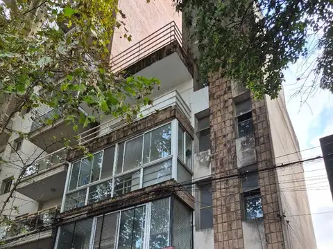 Departamento dos dormitorios externo en Barrio Lourdes