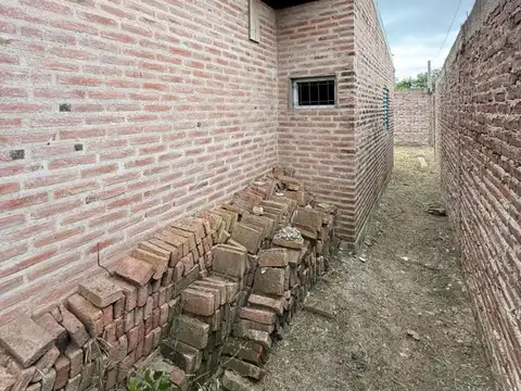 Vendo Casa a terminar (80 %terminada) detras de la Terminal