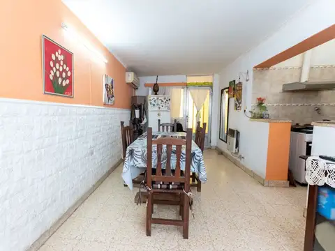 CASA DE 3 DORMITORIOS Y COCHERA EN SANTO TOMÉ