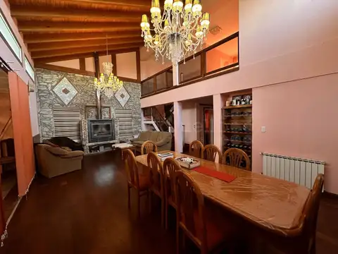 Casa 5 ambientes con 3 baños