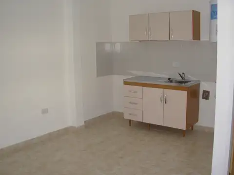 Depto Tipo Casa en Alquiler en Castelar Sur, $ 420.000