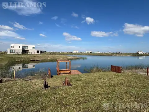 Barrio Amarras, Puertos / Escobar