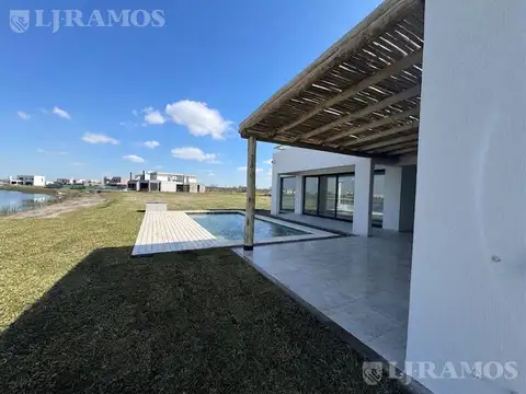 Casa en venta en el Barrio Costas,, Puertos / Escobar