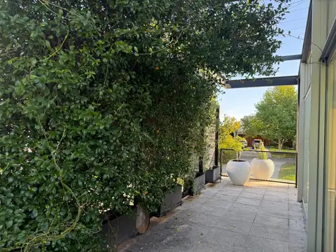 Casa en Venta con 8 cocheras