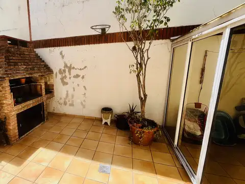 "EXCELENTE UBICACION" Q. BOCAYUVA AL 400, DUPLEX 4 AMBIENTES C/DEP. COCH. PATIO C/PARRILLA Y LAVADERO