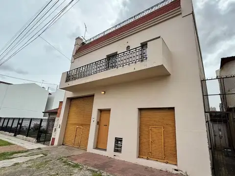 CASA EN VENTA 4 AMB + GALPON Y LOCAL EN BANFIELD