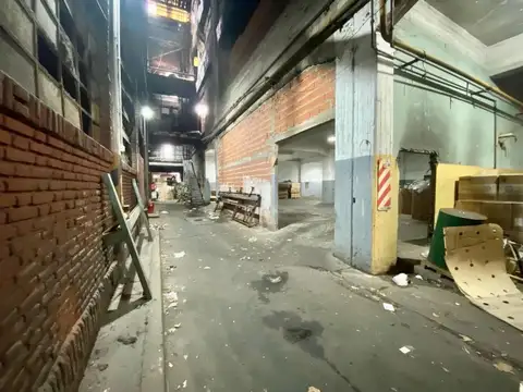 Venta de galpon 8000m2  puente Grua 5T Villa Lynch