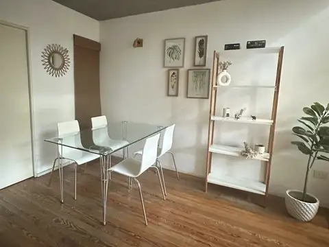 3 De Febrero 200, Piso 1