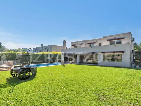 Casa en venta en Ayres del Pilar con 4 dormitorios y escritorio de excelente calidad