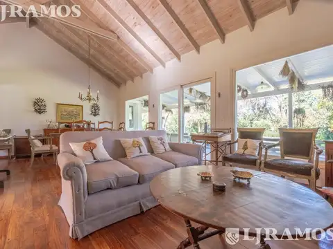 Casa 5 ambientes con 2 baños