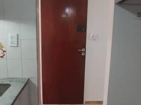Departamento frente impecable 1 dor.