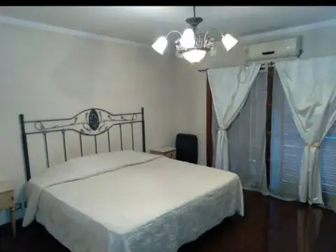 Casa 6 ambientes con 2 baños