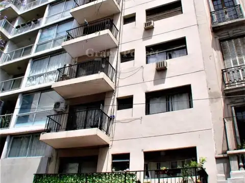 Departamento de 3 Ambientes con Balcon y Dependencia de Servicio