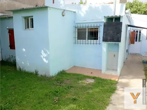 Casa 3 ambientes con 1 baño