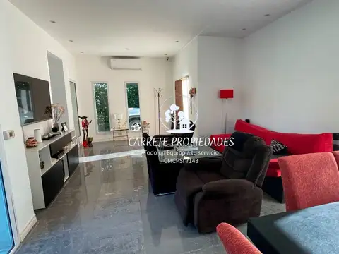 Casa en venta de 5 ambientes y Pileta. Santa Guadalupe. Pilar del Este. 100