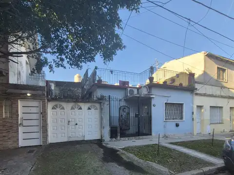 PH AL FRENTE DE 2 AMB CON COCHERA , PATIO Y TERRAZA 