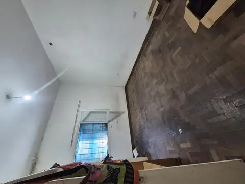 Dos departamentos tipo casa en alquiler en Ramos Mejia, ideal taller y vivienda