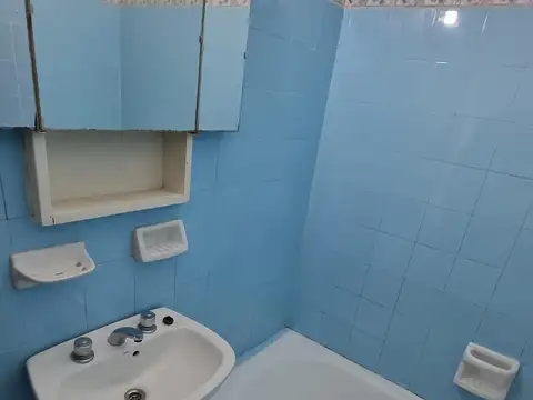 Excelente dto de 2 amb lateral muy luminoso!