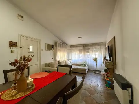 Venta casa 3 dormitorios con patio y cochera