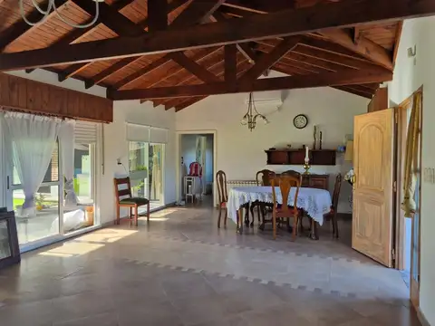 CASA EN VENTA EN CAPILLA DEL SEÑOR CON PILETA.