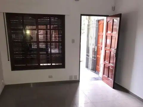 Julián De Cortázar 700, Piso pb