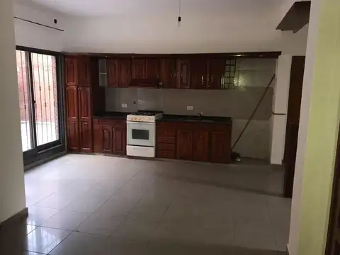 CASA 2 DORMITORIOS, COCHERA DOBLE, CON PATIO Y ASADOR