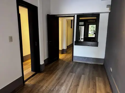 Oficina 7 ambientes con 2 baños