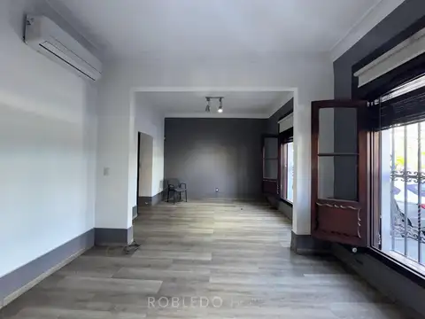 Casa en alquiler para emrpesa 7 despachos, frenta a la Legislatura de Salta Capital