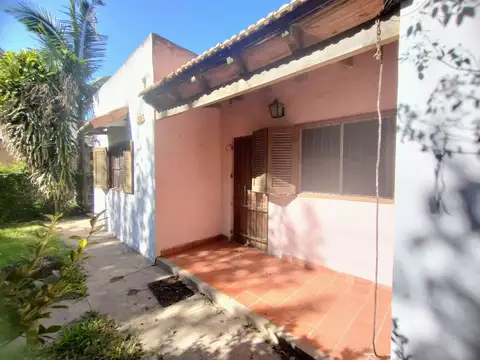 Casa 6 ambientes con 2 baños