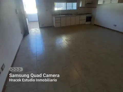 Depto Tipo Casa en Alquiler en Castelar Sur, $ 550.000