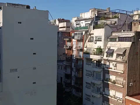 Presidente José Evaristo Uriburu 1000, Piso 8
