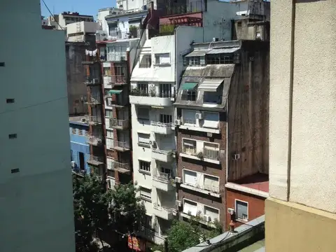 EXCELENTE UBICACIÓN ! MUY LUMINOSO, TRANQUILO Y  RECICLADO  