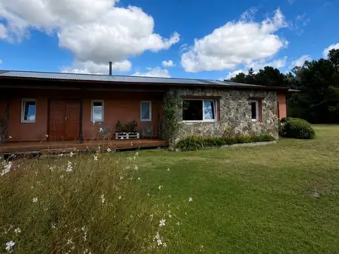 CASA EN VENTA AMPLIO PARQUE ZONA DON BOSCO TANDIL