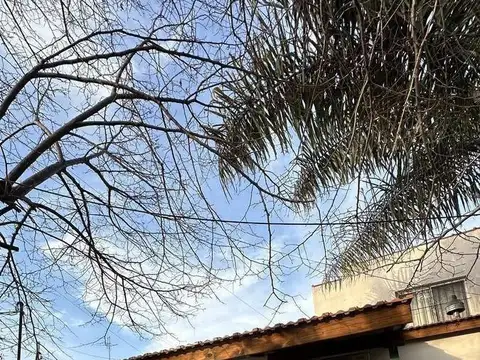 Casa en venta - 3 Dormitorios 2 Baños - Lomas de Zamora