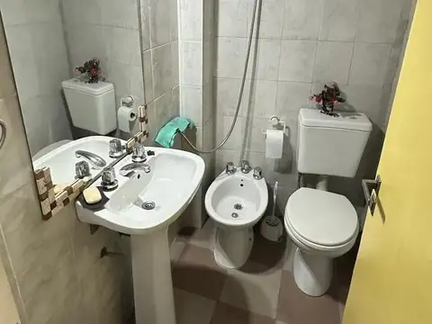 Casa en venta - 3 Dormitorios 2 Baños - Lomas de Zamora