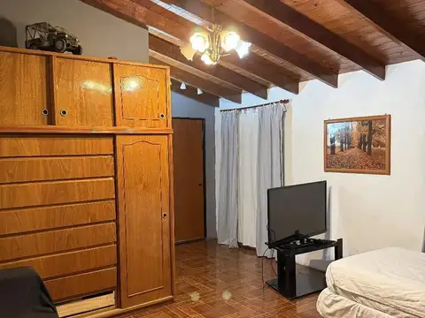 Casa 7 ambientes con 2 baños