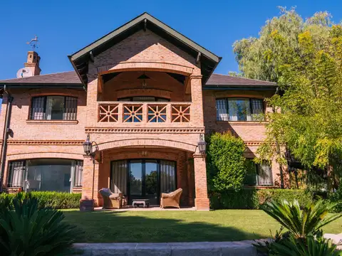 Residencia en venta de 950m2 en olivos