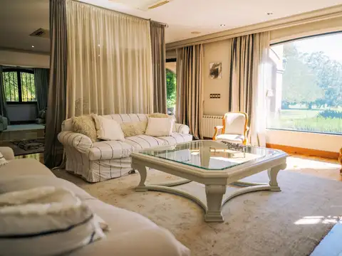 Casa en Venta con 6 cocheras
