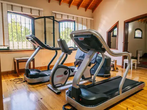 Casa en Venta en Olivos Golf Club, USD 2.800.000