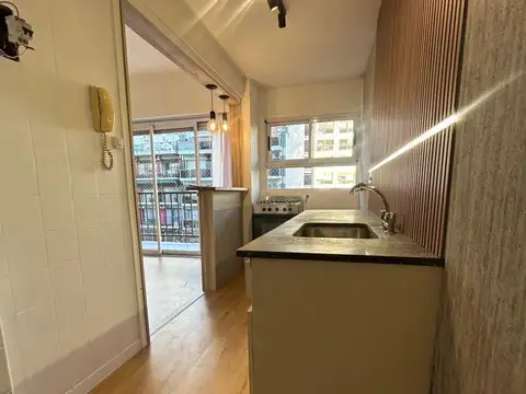 2 AMBIENTES FRENTE , BALCON CORRIDO, reciclado a nuevo APTO PROFESIONAL