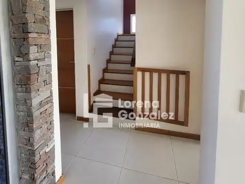 Casa en Venta con 4 cocheras
