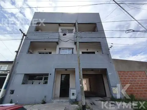 Alquiler de Departamento de 1 dormitorio/ mas un espacio para escritorio/ Cochera/Villa Elvira