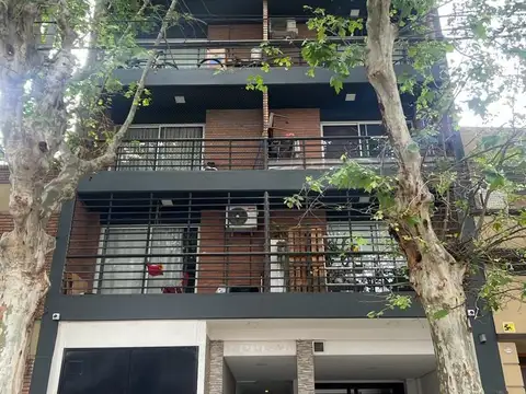 Departamento al frente en alquiler en Parque Chas
