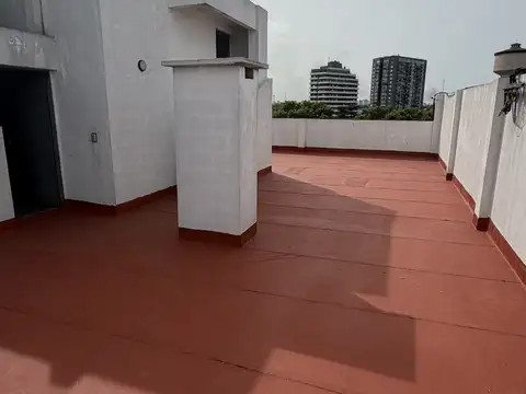 Departamento al frente en alquiler en Parque Chas