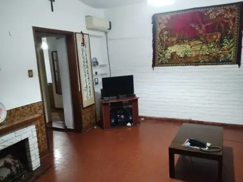 Casa 6 ambientes con 2 baños