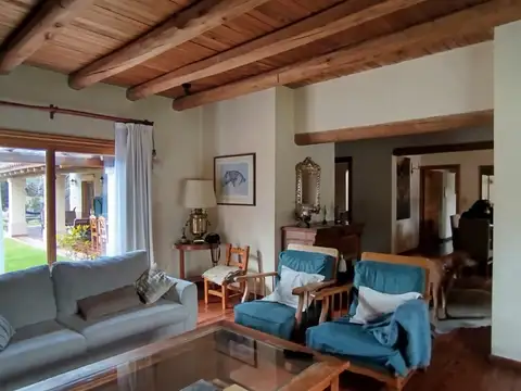 Casa en Venta con 2 cocheras