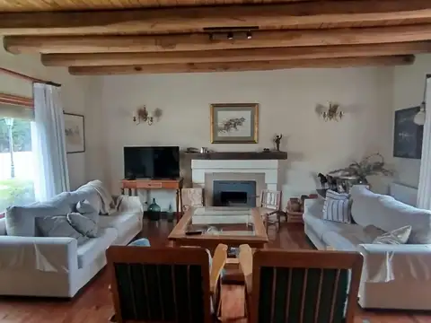 Casa 10 ambientes con 5 baños