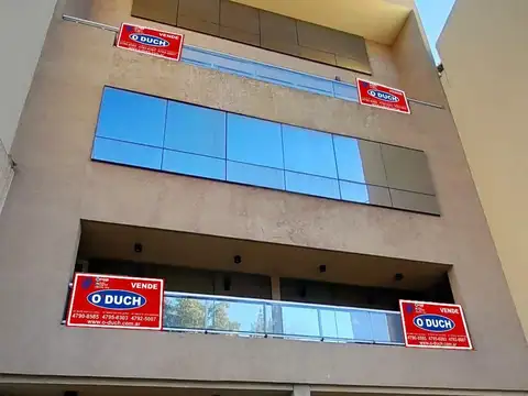 4 UNIDADES DE DEPARTAMENTOS / OFICINAS - 3 AMB EN DÚPLEX CON BALCÓN Y COCHERA!!